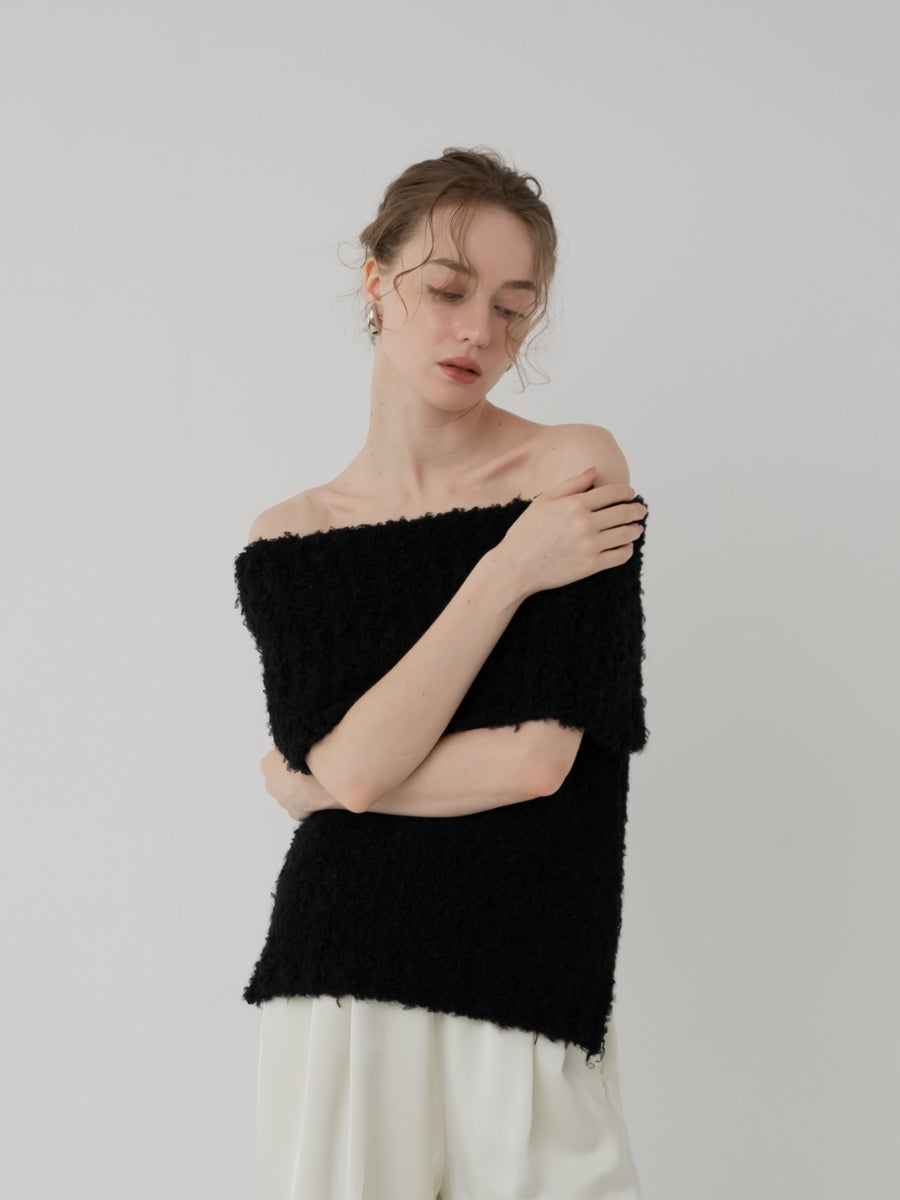 エメニット black 衿元