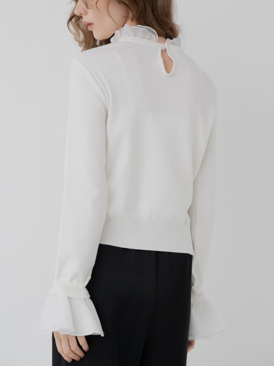 4wayメロウニット white 袖口のフリル