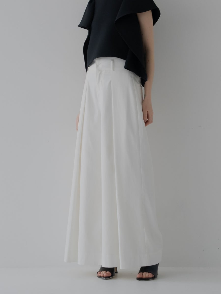 セゾンワイドパンツ white 裾のひろがり