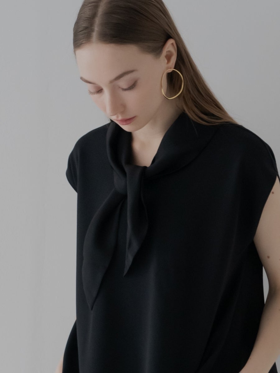 スカーフＴシャツ black スカーフデザインのディテール