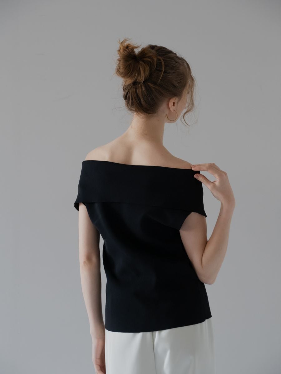 オフショルボタンニット black