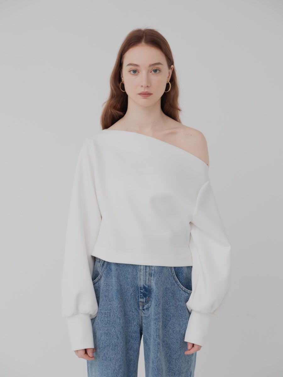 ワンショルトップス white 着用イメージ