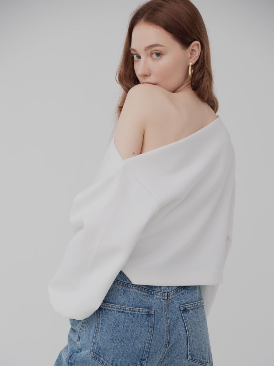 ワンショルトップス white 肩のライン