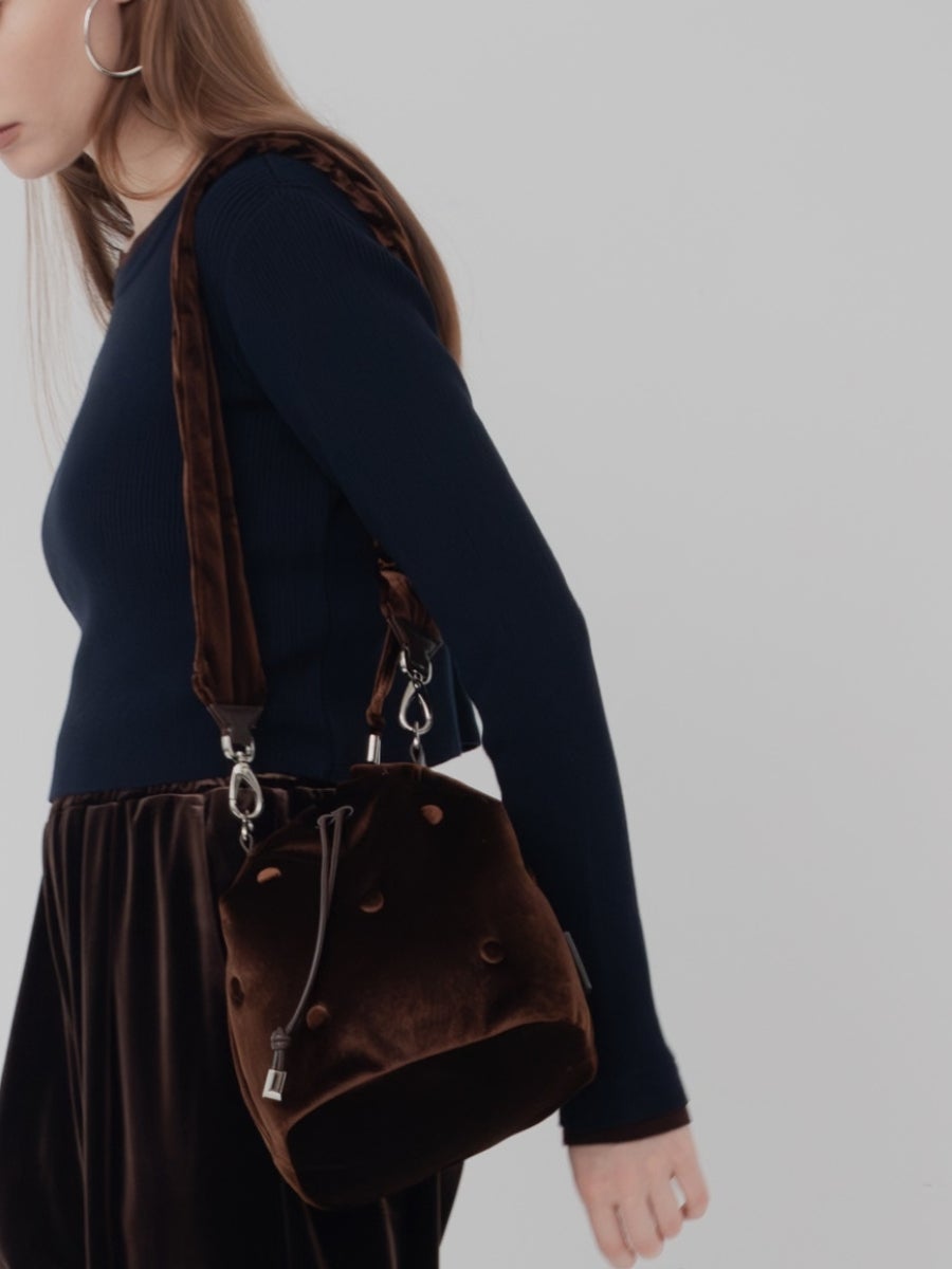 ベロアギャザーストラップバッグ brown ギャザーストラップ